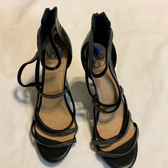 Daisy Fuentes strapping stiletto heels with zip up back closure - Picture 1 of 8